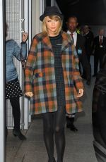 TAYLOR SWIFT Arrives at the Shard in London