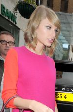 TAYLOR SWIFT Leaves Sketch Restaurant in London