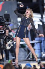 TAYLOR SWIFT Performs at Good Morning America in New York 3010