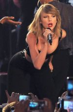 TAYLOR SWIFT Performs at Jimmy Kimmel Live in Hollywood