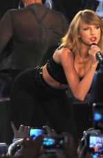 TAYLOR SWIFT Performs at Jimmy Kimmel Live in Hollywood