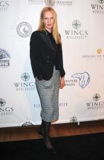 UMA THURMAN at 2014 Wings Worldquest Women of Discovery Awards
