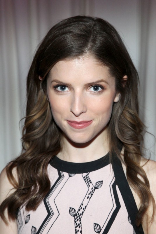 ANNA KENDRICK at The Art of Elysuims Heaven Dinner
