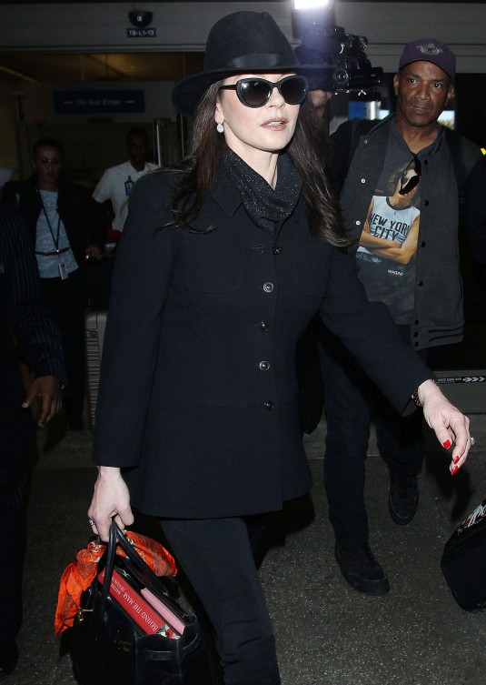CATHERINE ZETA JONES at Los Angeles International Airport