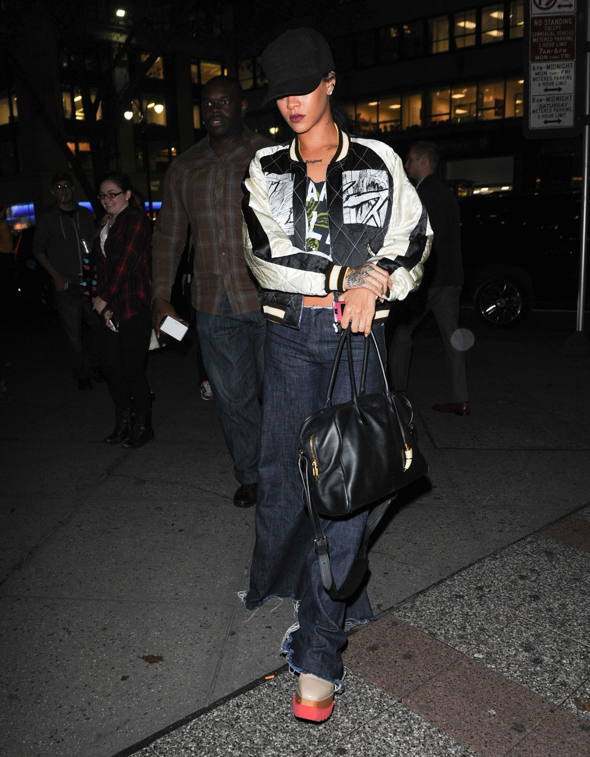 RIHANNA Arrives at Jay Z’s Office in New York – HawtCelebs