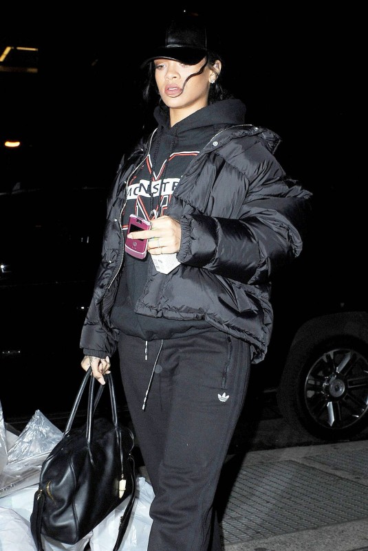 RIHANNA Arrives at a Recording Studio in Soho