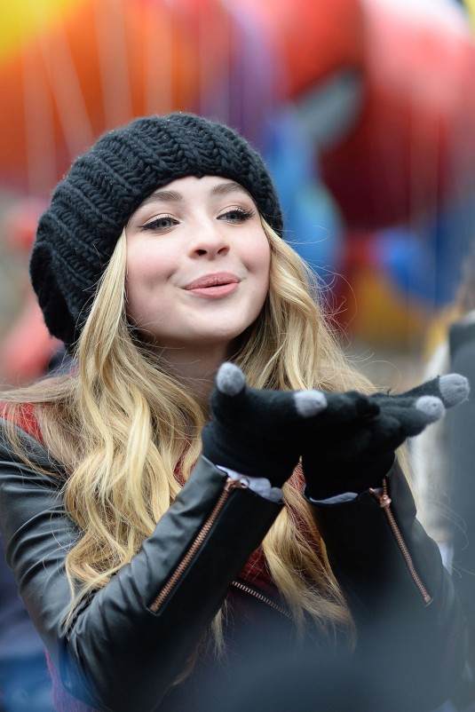 SABRINA CARPENTER at Macys Thanksgiving Day Parade