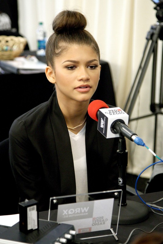 ZENDAYA COLEMAN at American Music Awards Radio Row