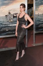 ANNE HATHAWAY at Innterstellar Premiere in Washington