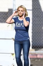 BRITNEY SPEARS Arrives at Vons Supermarket in Los Angeles