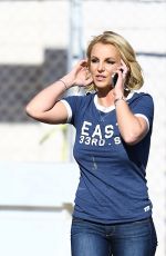 BRITNEY SPEARS Arrives at Vons Supermarket in Los Angeles