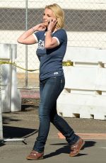 BRITNEY SPEARS Arrives at Vons Supermarket in Los Angeles
