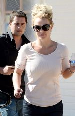 BRITNEY SPEARS Out and About in Thousand Oaks 0111