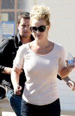 BRITNEY SPEARS Out and About in Thousand Oaks 0111