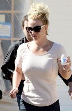 BRITNEY SPEARS Out and About in Thousand Oaks 0111
