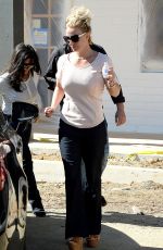 BRITNEY SPEARS Out and About in Thousand Oaks 0111