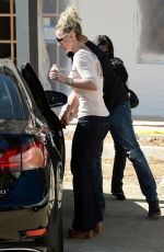 BRITNEY SPEARS Out and About in Thousand Oaks 0111
