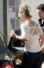 BRITNEY SPEARS Out and About in Thousand Oaks 0111