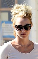 BRITNEY SPEARS Out and About in Thousand Oaks 0111