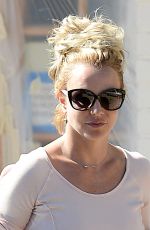 BRITNEY SPEARS Out and About in Thousand Oaks 0111