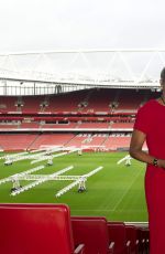 EVA LONGORIA Presents Global Gift Our Heroes Award 2015 at Emirates Stadium