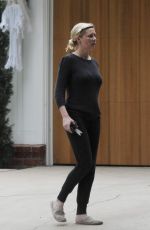 KIRSTEN DUNST Making Halloween Decorations at Her House