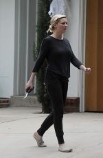 KIRSTEN DUNST Making Halloween Decorations at Her House
