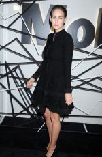 LEELEE SOBIESKI at Mom