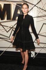 LEELEE SOBIESKI at Mom