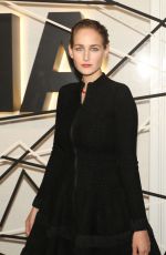 LEELEE SOBIESKI at Mom