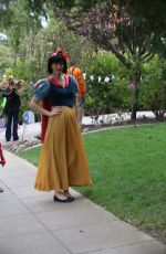 MOLLY SIMS at Trick or Treating in Brentwood