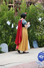 MOLLY SIMS at Trick or Treating in Brentwood