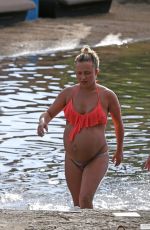 Pregnant HAYDEN PANETTIERE in Bikni in Hawaii