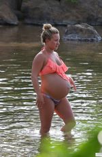 Pregnant HAYDEN PANETTIERE in Bikni in Hawaii