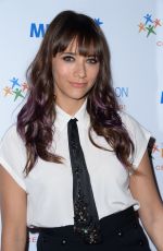 RASHIDA JONES at Goldie Hawn