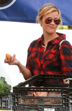 REESE WITHERSPOON at a Farmers Market in Los Angeles