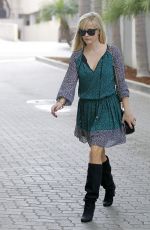 REESE WITHERSPOON Out in Beverly Hills 0411
