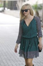 REESE WITHERSPOON Out in Beverly Hills 0411