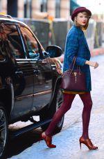 TAYLOR SWIFT Arrives at Her Apartment in New York 1011