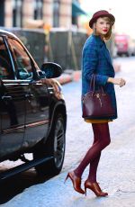TAYLOR SWIFT Arrives at Her Apartment in New York 1011