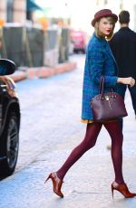 TAYLOR SWIFT Arrives at Her Apartment in New York 1011