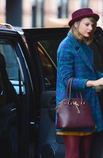 TAYLOR SWIFT Arrives at Her Apartment in New York 1011