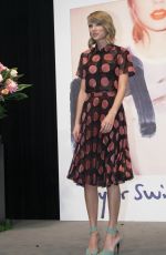 TAYLOR SWIFT at 1989 Album Tokyo Press Conference in Japan