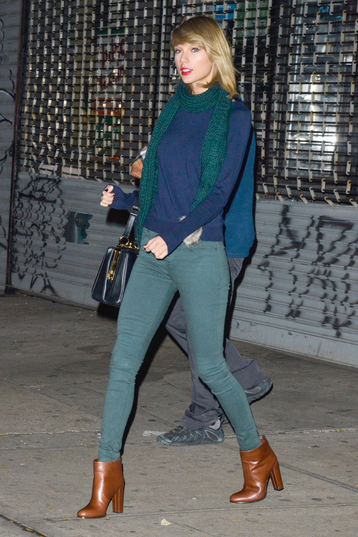 TAYLOR SWIFT Leaves a Gym in New York – HawtCelebs
