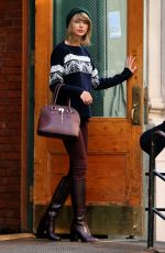 TAYLOR SWIFT Leaves Her New York