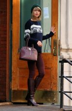 TAYLOR SWIFT Leaves Her New York