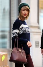 TAYLOR SWIFT Leaves Her New York