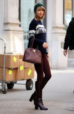 TAYLOR SWIFT Leaves Her New York