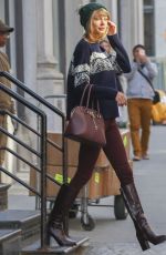TAYLOR SWIFT Leaves Her New York
