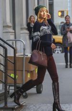 TAYLOR SWIFT Leaves Her New York